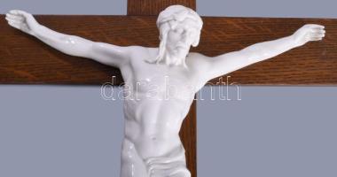 1937-1942 Porzellanfabrik Passau feszület porcelán korpusszal, Terv.: Ludwig Sonnleitner. Jelzett, h...