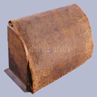 cca 1880 Francia bőrbevonatos levéltartó és bélyegtartó. Levéltartó bőr része sérült 26x16 cm, bélye...