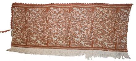 2 darab régi faliszőnyeg, szélén sérüléssel, cca 140x65 és 260x65 cm