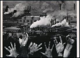 cca 1952 Doisneau, Robert (1912-1994) francia fotóriporter és fotóművész felvétele (Ipari balesetek), 1 db modern nagyítás, jelzés nélkül, 15x21 cm