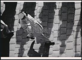 1958 Erich Lessing (1923-2018) osztrák fotóriporter felvétele (De Gaulle tábornok Algériában), 1 db modern nagyítás, jelzés nélkül, 15x21 cm