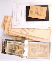 1910-1980 Vegyes papírrégiség tétel, közte fotók, dokumentumok, igazolványok, orvosi iratok.