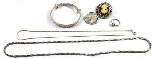 Vegyes bizsu tétel, régi darabokkal.