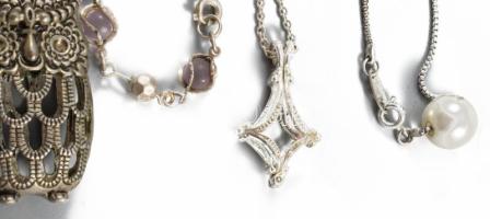 Kis zacskónyi vegyes bizsu tétel, érdekes darabokkal