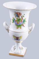 Herendi Viktória mintás urna váza. Kézzel festett, jelzett, aranyozáson kis kopással, m: 24,5 cm