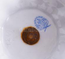 Herendi Viktória mintás urna váza. Kézzel festett, jelzett, aranyozáson kis kopással, m: 24,5 cm