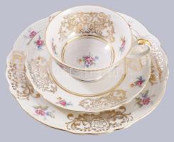 Bavaria virágmintás egyszemélyes reggeliző készlet, csésze alátéttel és desszertes tányér. Jelzett, hibátlan, d: 19,5 cm