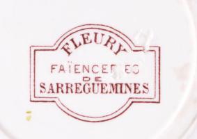 cca 1900-1920 Sarreguemines Fleury 34 részes kávés-teás összeállítás. Jelzett, sérüléssel, mázszínez...