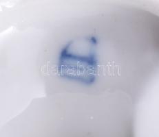 Alt wien plasztikus virágmintás fedeles kisváza pár. Jelzett, pattogzásokkal, m: 14,5 cm