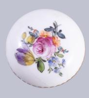 Dresden Porzellan fedeles edény. Jelzett, fogója restaurált, lepattanással m: 17 cm + Nymphenburg an...