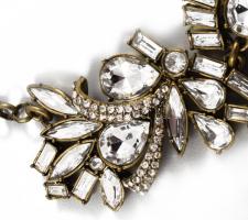 Dekoratív köves nyakék