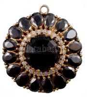 Réz és ezüst (Ag) függő fekete kő berakásokkal, jelzett, d: 3 cm