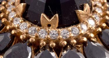 Réz és ezüst (Ag) függő fekete kő berakásokkal, jelzett, d: 3 cm