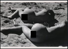 cca 1970 "Ahová ritkán süt a Nap", szolidan erotikus felvétel, 1 db modern nagyítás, jelzés nélkül, 15x21 cm