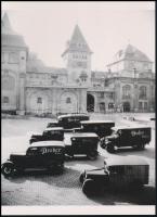 1932 Budapest, Kőbánya, a Dreher sör kiszállító furgonjai, 1 db modern nagyítás, jelzés nélkül, 21x15 cm