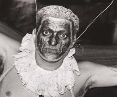 Jelzés nélkül: Rioi carneval. Zselatinos nagyítás, fotópapír. 38x39 cm / 41x52 cm

Unmarked: Untit...