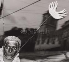 Jelzés nélkül: Rioi carneval. Zselatinos nagyítás, fotópapír. 38x39 cm / 41x52 cm

Unmarked: Untit...