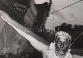 Jelzés nélkül: Rioi carneval. Zselatinos nagyítás, fotópapír. 38x39 cm / 41x52 cm

Unmarked: Untit...