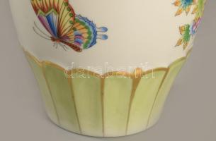 Herendi Viktória mintás porcelán váza. Kézzel festett, jelzett, aranyozáson kis kopással, m: 15,5 cm