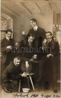 1911 Férfiak söröskorsókkal és hordóval / men with beer mugs and barrel. photo