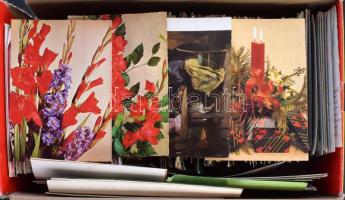 800 db MODERN üdvözlőlap, reklámok, sok megíratlan képeslap dobozban / 800 modern greeting cards in a box