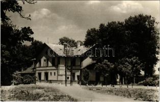 1984 Lőkösháza, vasútállomás. Képzőművészeti Alap