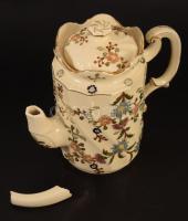 cca 1885 Zsolnay aranykontúrozott virágmintás kanna. Jelzett, csőre letört, m: 19 cm