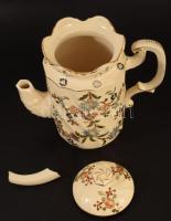 cca 1885 Zsolnay aranykontúrozott virágmintás kanna. Jelzett, csőre letört, m: 19 cm