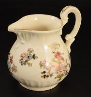 cca 1885 Zsolnay aranykontúrozott virágmintás kiöntő. Jelzett, aranyozáson kopással, m: 12 cm