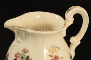 cca 1885 Zsolnay aranykontúrozott virágmintás kiöntő. Jelzett, aranyozáson kopással, m: 12 cm