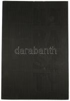 Haraszty István. Retrospektív kiállítás. A retrospectív exhibiton. 1963-1998. A művész, Haraszty István (1934-2022), Kossuth-díjas szobrász, festőművész által DEDIKÁLT példány! Bp., 1998., Műcsarnok, 143 p. Magyar és angol nyelven. Gazdag képanyaggal, a művész munkáinak reprodukcióival illusztrált. A kötet végén életmű-jegyzékkel. Kiadói papírkötés.