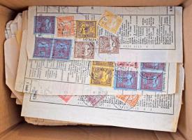 Közel 400 db Turul bérmentesítésű táviratdarab közte több bélyeges és magasabb bérmentesítések