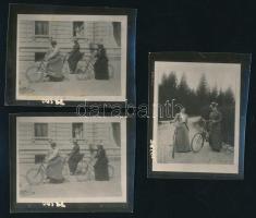 cca 1910 Hölgyek kerékpárral, eredeti negatívról készült későbbi kontakt másolatok, 3 db, 6,5×8 cm