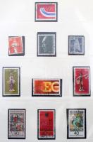 Nagy láda német bélyeg sok postatisztával, benne gyűjtemény és rendező anyagok, bélyegfüzetlapok, st...