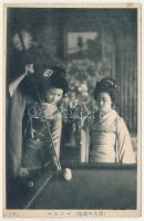 Tokyo, Shiba, biliárdozó japán hölgyek / Japanese ladies playing pool (ázott / wet damage)