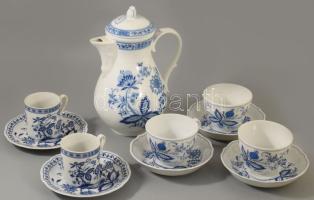 11 darabos hagymamintás porcelán összeállítás, közte teás kanna.