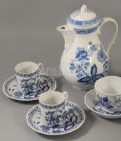 11 darabos hagymamintás porcelán összeállítás, közte teás kanna