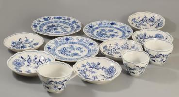 11 darabos hagymamintás porcelán összeállítás, közte Meissen.