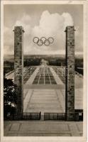Olympische Spiele Berlin 1936. Reichssportfeld. Blick von der Deutschen Kampfbahn durch das Osttor /...