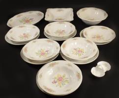 Zsolnay tollazott szélű virágmintás porcelán étkészlet, 16 darabos, jelzett, matricás.
