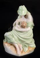 Herendi gyermekét szoptató anya. Jelzett, kézzel festett, hibátlan, m: 18,5 cm