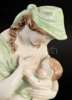 Herendi gyermekét szoptató anya. Jelzett, kézzel festett, hibátlan, m: 18,5 cm