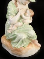 Herendi gyermekét szoptató anya. Jelzett, kézzel festett, hibátlan, m: 18,5 cm