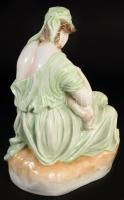 Herendi gyermekét szoptató anya. Jelzett, kézzel festett, hibátlan, m: 18,5 cm