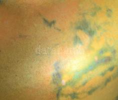 Zsolnay eozinmázas váza. cca 1930, eozin mázakkal fedett finomfajansz, nyakánál repedéssel, m: 32 cm