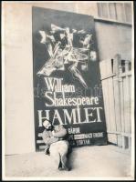 Tompa Gábor (1957-) erdélyi magyar színházi és film-rendező, színházigazgató, egyetemi tanár, költő, fotó, 24×18 cm