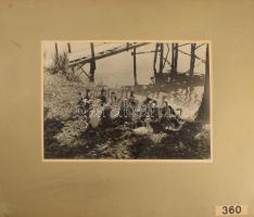 1939 Tarjánné Dvihally Anna (1907-1982): "Reggeli után", fotó kartonon, "B. S. E. Fot...