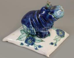 Morvay Zsuzsa (1946-): Víziló alakos asztaldísz, mázas kerámia jelzett, kis pattogzással,14x13 cm