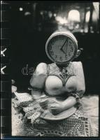 cca 1983 Kirakati kompozíció, jelzés nélküli vintage fotó, ezüst zselatinos fotópapíron, 24x18 cm