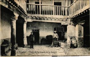 Toledo, Patio de la posada de la Sangre / inn, courtyard (fl)